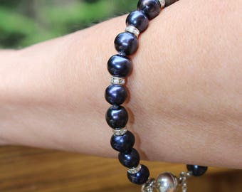 Blue pearl bracelet, blue pearl & Swarovski bracelet, dark blue pearl bracelet, pearl on silver bracelet, pearl bracelet, blue bracelet
