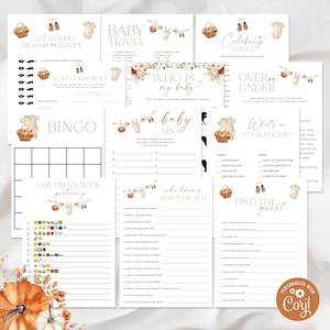 Puede incluir: Un conjunto de juegos para baby shower con un tema rústico. Los juegos incluyen trivia, bingo y pictionary, con elementos decorativos como ropa de bebé, cestas y detalles florales. El texto es de color marrón cálido.
