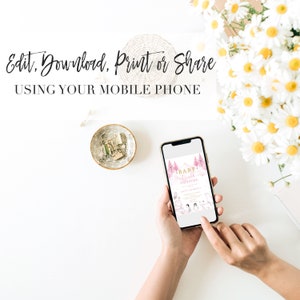 Pode incluir: Um smartphone exibindo um convite de ch&aacute; de beb&ecirc; rosa e dourado com o texto "Baby Wild Outside". O convite apresenta um tema de floresta com animais como corujas, raposas e pinguins.