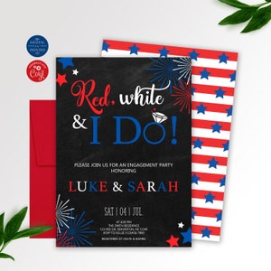 Puede incluir: Invitaci&oacute;n a una fiesta de compromiso roja, blanca y azul con un fondo de pizarra y fuegos artificiales. La invitaci&oacute;n dice "Red, white & I Do!" e incluye los nombres de la pareja, Luke y Sarah, la fecha y la hora de la fiesta, y la ubicaci&oacute;n.