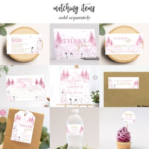 Pode incluir: Um conjunto de decora&ccedil;&otilde;es imprim&iacute;veis para um ch&aacute; de beb&ecirc; com tema de inverno m&aacute;gico com ursos polares rosa e brancos, pinguins e flocos de neve. O texto inclui "Bem-vindo ao ch&aacute; de beb&ecirc; de Lacey", "Obrigado", "Conselhos para a futura mam&atilde;e", "Beb&ecirc;, est&aacute; frio l&aacute; fora", e "Rifa de fraldas".