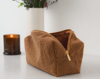 Teddy Bear Cosmetic Bag "Brownie" | Quilted Makeup Bag | Makeup Bag | Brown | Handmade Makeup Bag | 25x11x10cm