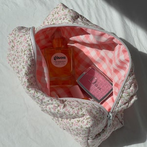 Trousse in cotone &quot;Peonie&quot; | Borsa per il trucco trapuntata | Borsa per il trucco | floreale e quadri | borsa per trucchi fatta a mano | 25x11x10 cm