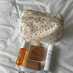 Kosmetiktasche aus Baumwolle "Bloom" | Quilted Makeup-Bag | Pouch| Schminktasche | Blumen | floral | handgemachte Make Up Tasche | S & L