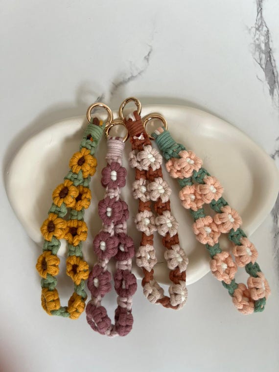 Schlüsselanhänger "Bloom" | gehäkelter Anhänger | Taschenanhänger | gehäkelte Blumen | Accessoires | Geschenk