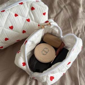 Kosmetiktasche aus Baumwolle "I heart you" | Quilted Makeup-bag | Schminktasche | Herzchen | handgemachte Make Up Tasche | S & L