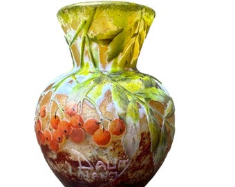 1890年代アンティーク ドーム・ナンシー カメオガラス花瓶 – 紫色の花