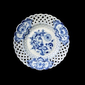 Antique Meissen Porcelain China Blue Onion Reticulated Plate Blue and White Porcelain