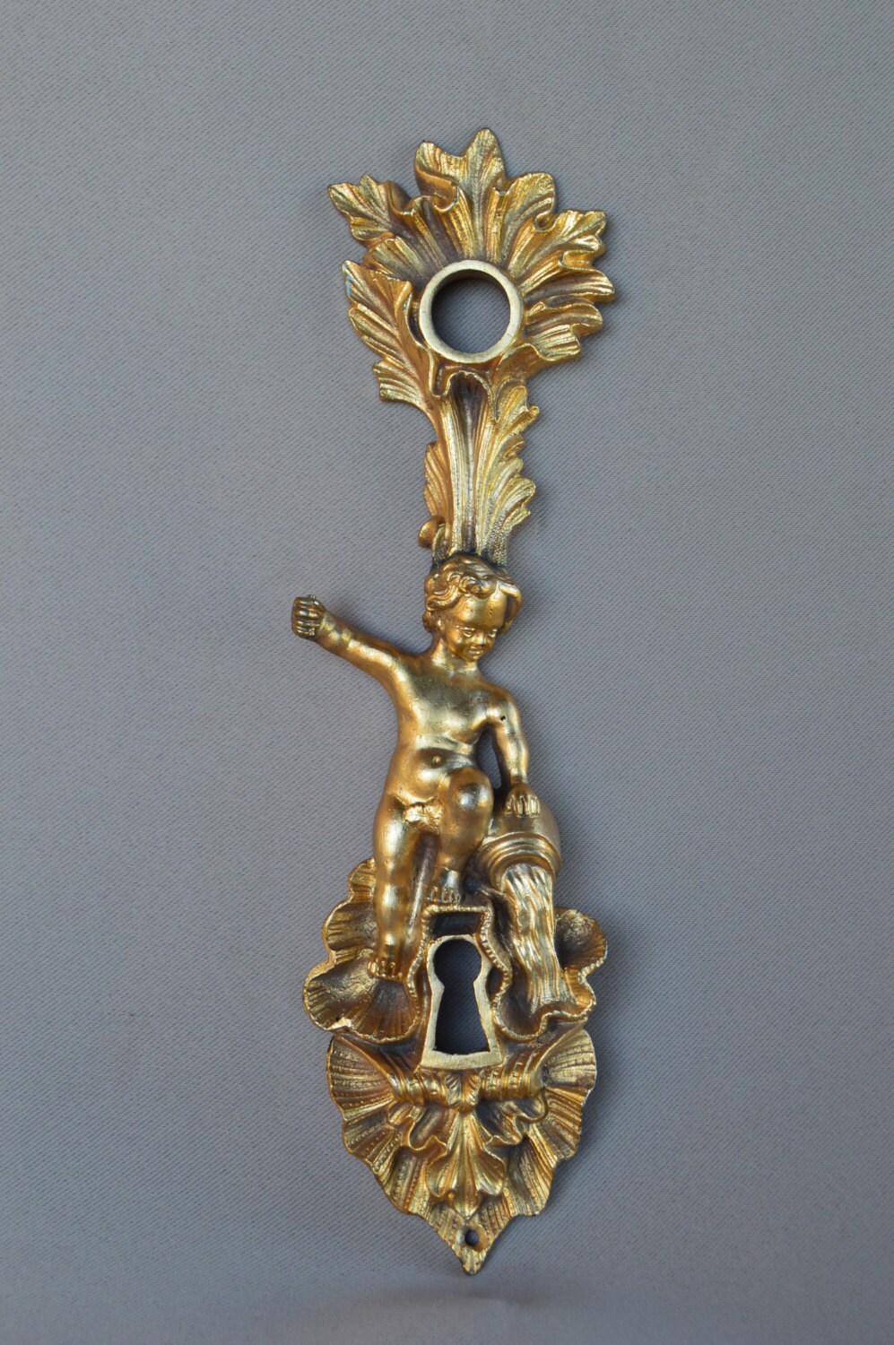 Plaques Arrière de Porte en Bronze Français Antiques, Bouton 18Th.c Angel Putto Versant L'eau