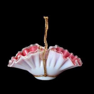 Vintage French Opaline 19th in the shape of a basket Pink and White