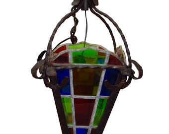 Lanterne Suspendue Gothique En Fer Forgé Noir Et Vitrail Multicolore - Vintage France
