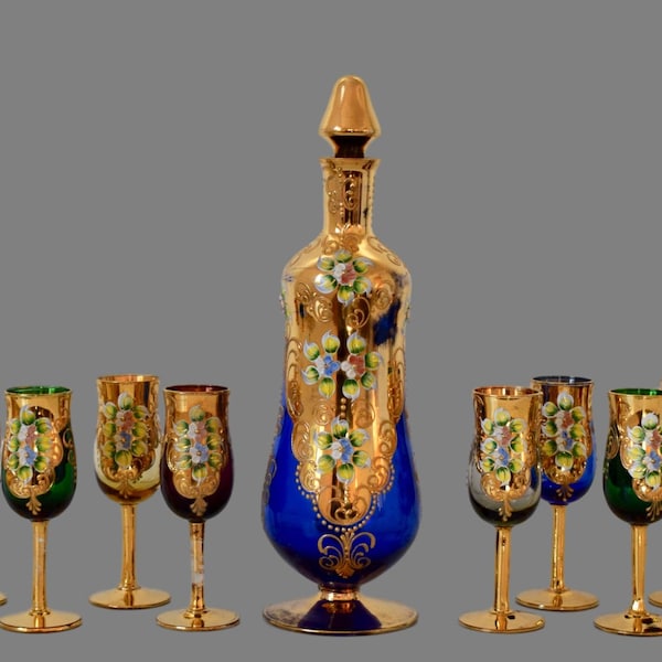 Vintage Murano Gold & Cobalt Blue Venetian Glass Ręcznie malowane emaliowane kwiaty Likier Grzane Wino Zestaw Karafka Decanter i dziesięć szklanek