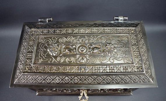 RARE Antique French Gothic Casket Jewelry Box Zod… - image 4