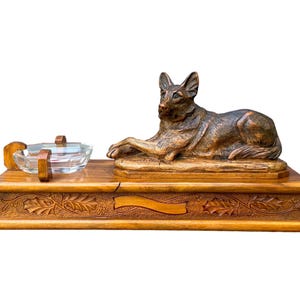 Antike Walnuss Kartenbox mit Schäferhund Skulptur, signiert A. Boutillon, 20th Century Dog Decor Geschenk