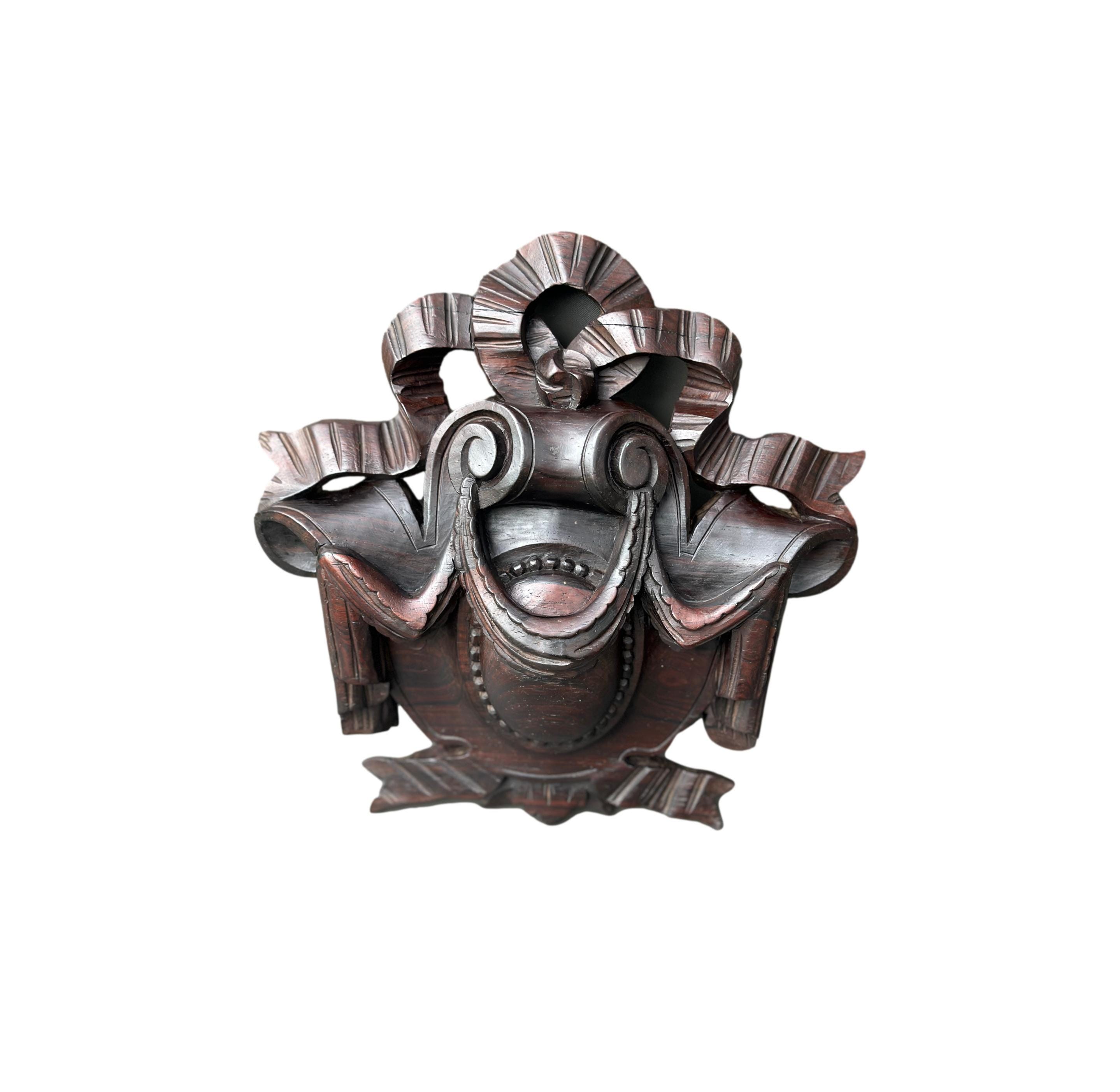 ルイ16世様式の紋章ペディメント、フランスのアンティーク手彫り木製