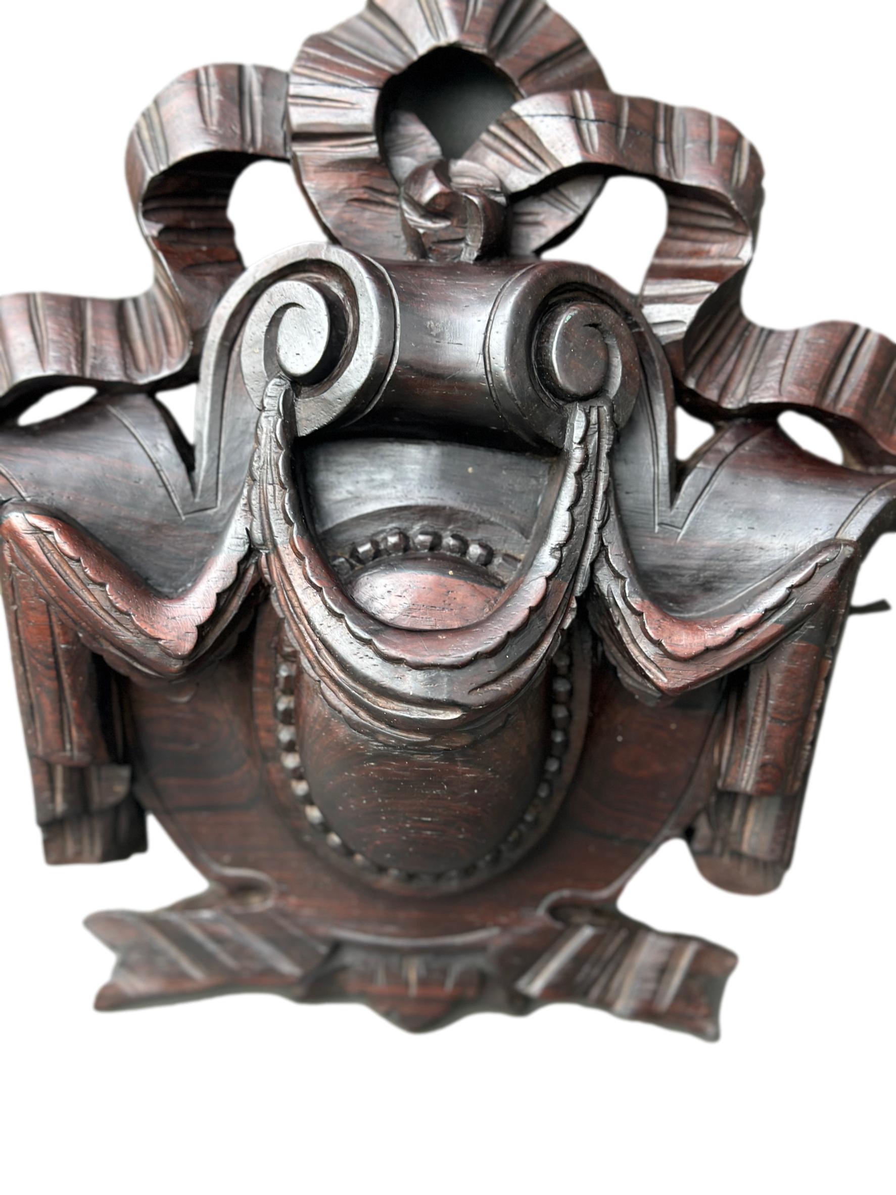 ルイ16世様式の紋章ペディメント、フランスのアンティーク手彫り木製