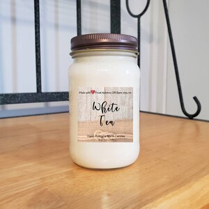 White Tea And Berries Scented Wood Wick Soy Candle