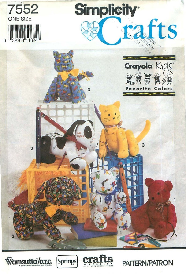 Pode incluir: Padr&atilde;o Simplicity Crafts com v&aacute;rios designs de animais de pel&uacute;cia, incluindo um gato azul, um c&atilde;o preto e branco, um gato amarelo, um urso vermelho e um urso branco. O padr&atilde;o inclui as Cores Favoritas da Crayola Kids.