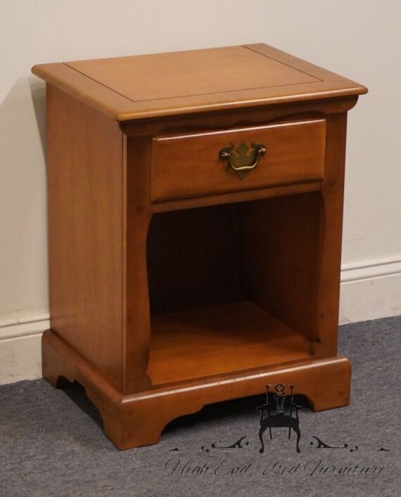 DIXIE FURNITURE Maple Valley Collection Colonial / Early
