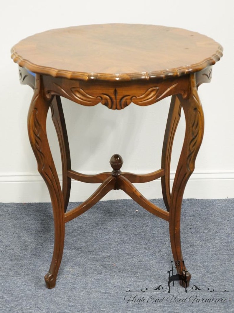 VINTAGE ANTIQUE Country French Provincial Burled Walnut 28 Round Piecrust Accent Table image 7