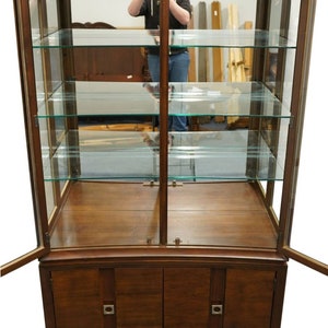 HOOKER FURNITURE Contemporary Modern Style 46 Lighted Display Curio / China Cabinet 9003-75904 image 5