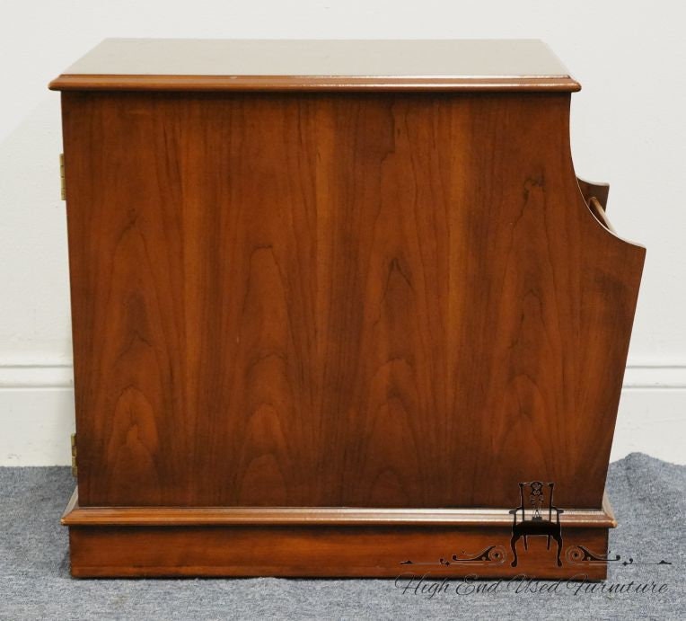 LANE FURNITURE Traditional Style 13 Accent Storage Chair side End