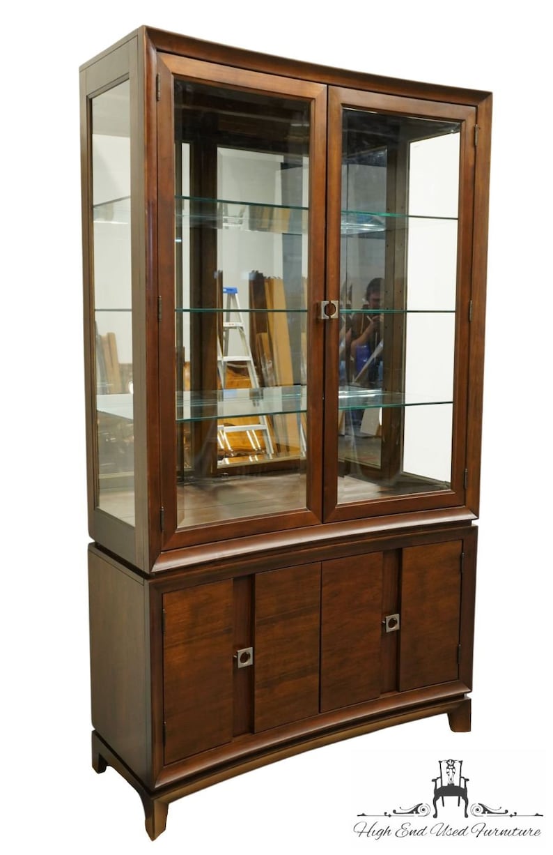 HOOKER FURNITURE Contemporary Modern Style 46 Lighted Display Curio / China Cabinet 9003-75904 image 3