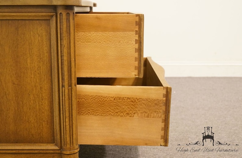 HENREDON FURNITURE Italian Neoclassical 32 Low Chest 46-3820