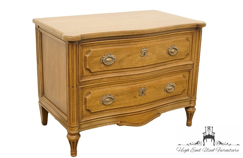 HENREDON FURNITURE Italian Neoclassical 32 Low Chest 46-3820