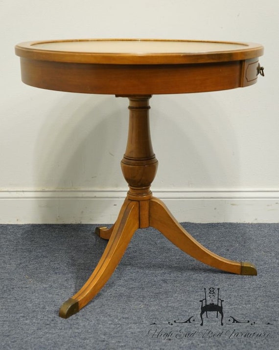 MERSMAN FURNITURE Traditional Style 26 Round Accent Table W