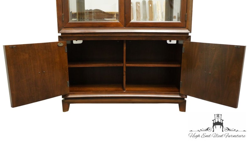 HOOKER FURNITURE Contemporary Modern Style 46 Lighted Display Curio / China Cabinet 9003-75904 image 6