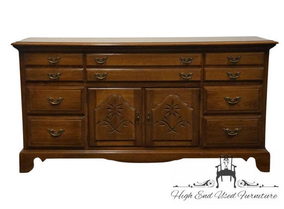 BROYHILL FURNITURE Penn Colony Collection Solid Walnut Early