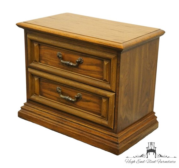 Thomasville bedside table deals