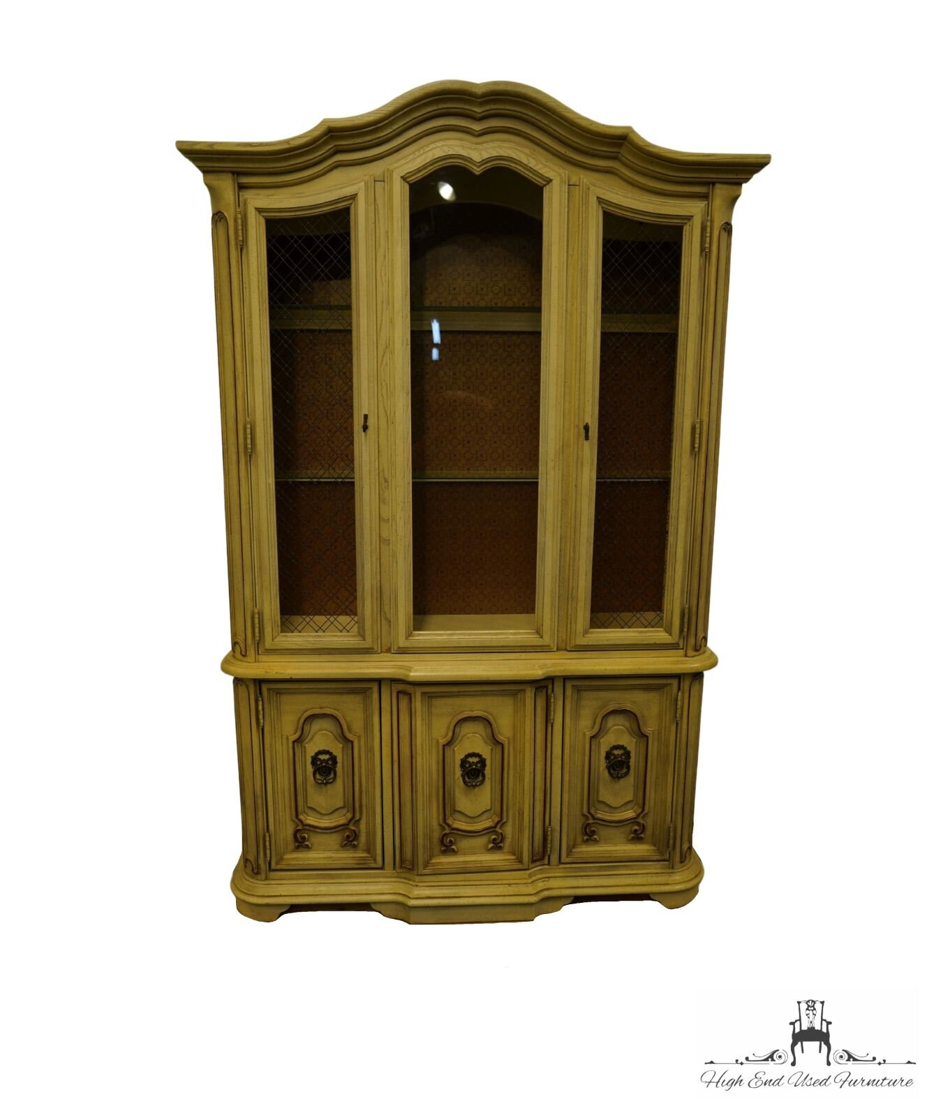 STANLEY FURNITURE Cream / Off White Painted French Provincial 53" Lighted Display China Cabinet - Ivory Finish