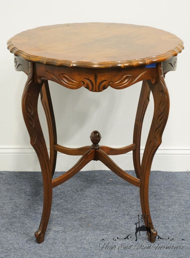 VINTAGE ANTIQUE Country French Provincial Burled Walnut 28 Round Piecrust Accent Table image 6