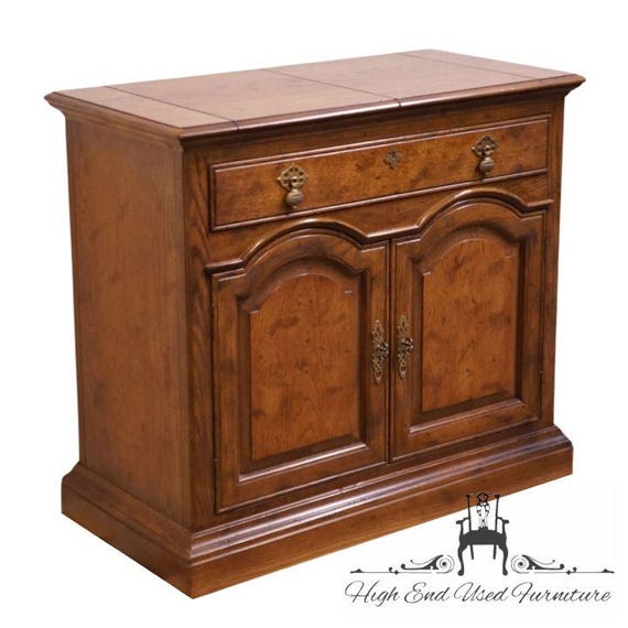 HENREDON FURNITURE Folio Twelve Collection Solid Walnut Rustic