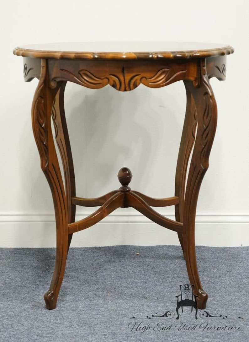 VINTAGE ANTIQUE Country French Provincial Burled Walnut 28 Round Piecrust Accent Table image 5