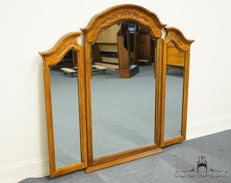 THOMASVILLE FURNITURE Camille Collection Country French 52 Tri-View Mirror 11411-260 image 4