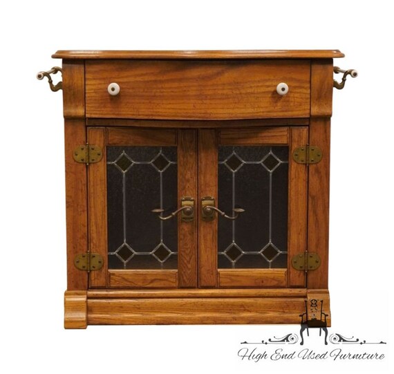 PULASKI FURNITURE Keepsakes Collection Golden Oak 33 Lighted