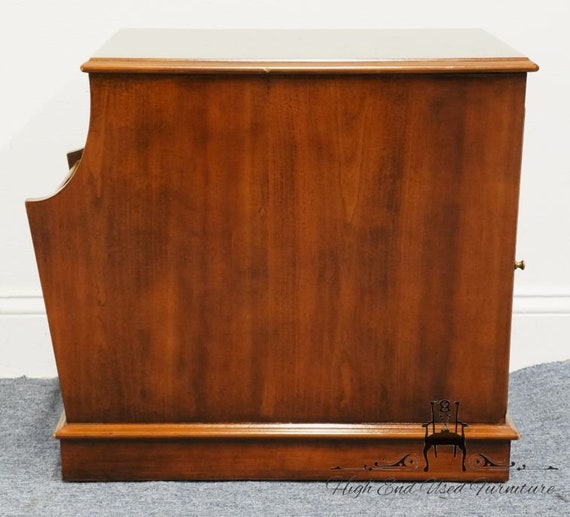 Chair side storage clearance