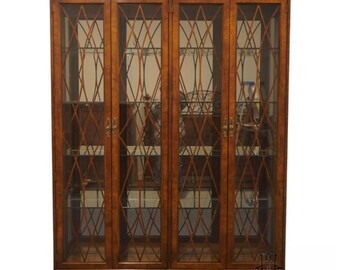 HENREDON FURNITURE Flame Mahogany Traditional Style 68" Illuminated Curio Cabinet 4702-49