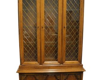 DREXEL FURNITURE Siena Collection Italian Neoclassical Tuscan Style 43" Lighted Display China Cabinet 367-414-2