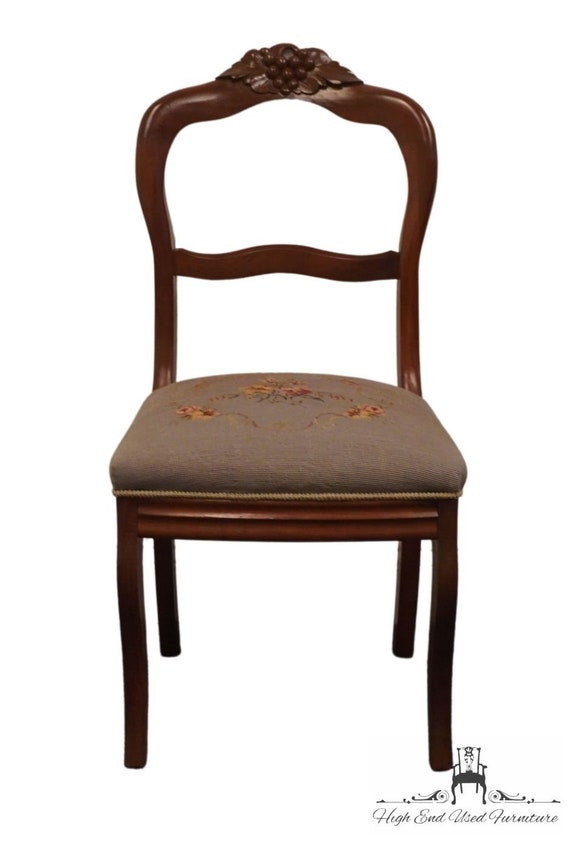VINTAGE ANTIQUE Solid Walnut Traditional Duncan Phyfe Style Accent