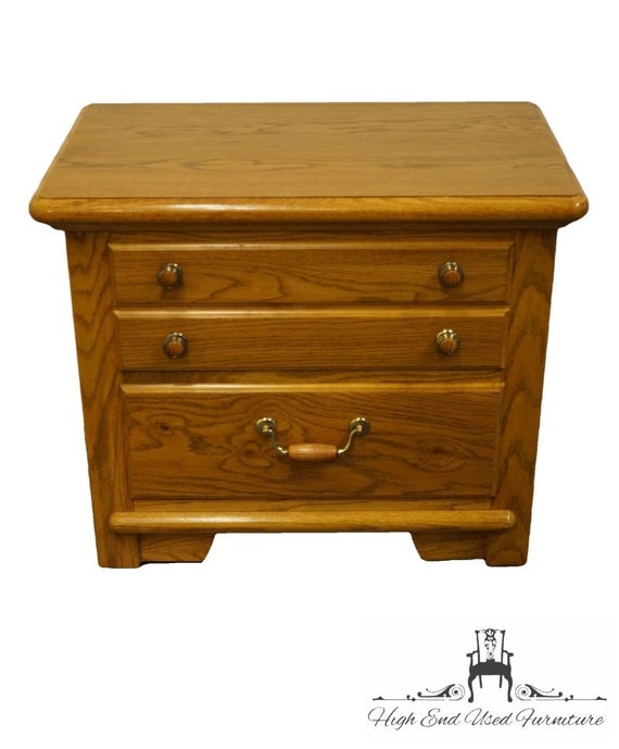 Thomasville bedside table deals