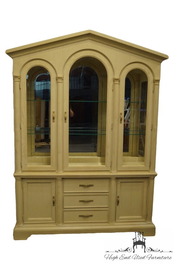 STANLEY FURNITURE Concentrics Collection White Washed 66 Display