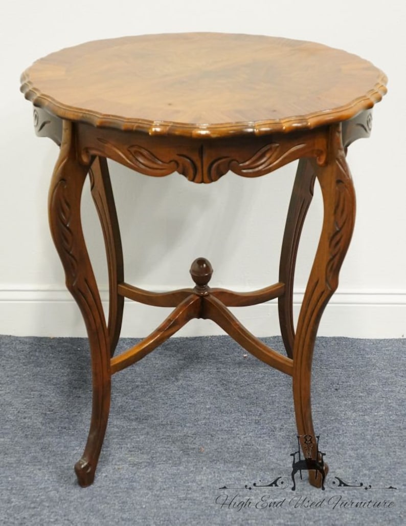 VINTAGE ANTIQUE Country French Provincial Burled Walnut 28 Round Piecrust Accent Table image 8