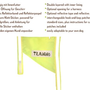 Pu&ograve; includere: Una tazza di ceramica bianca con manico nero e la scritta "But First, Coffee" in nero, in grassetto. La tazza &egrave; appoggiata su una superficie di legno.