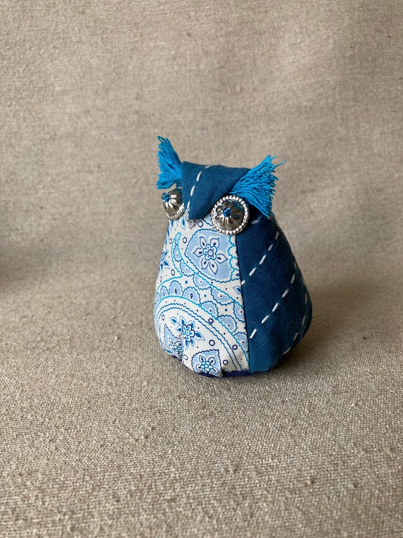 Little owls with lavender scents in the blues. bleu gris
