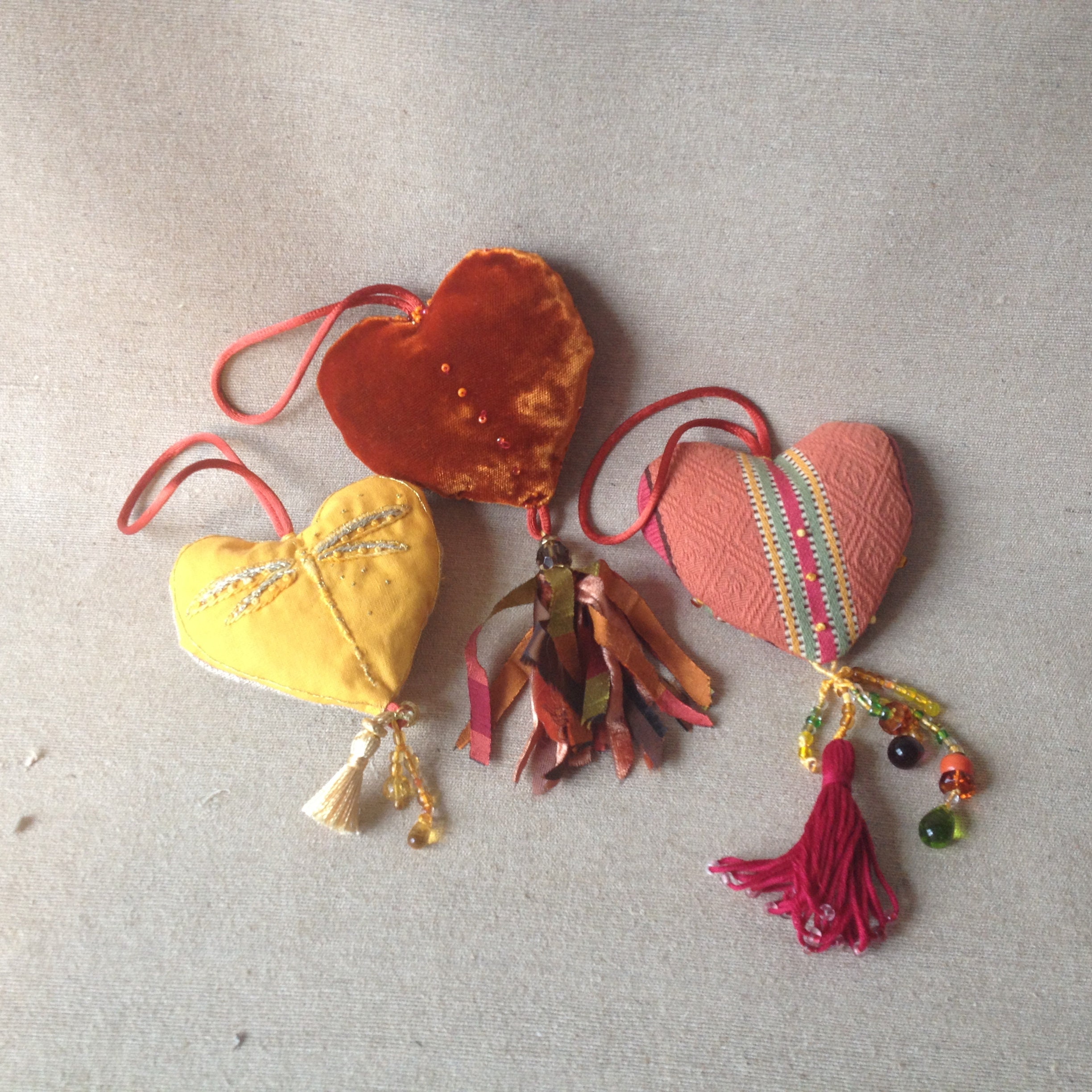 Coeurs de Lavande , Sachet Senteurs en Coton, Velour Soie, Lin Dans Coloris Chauds.