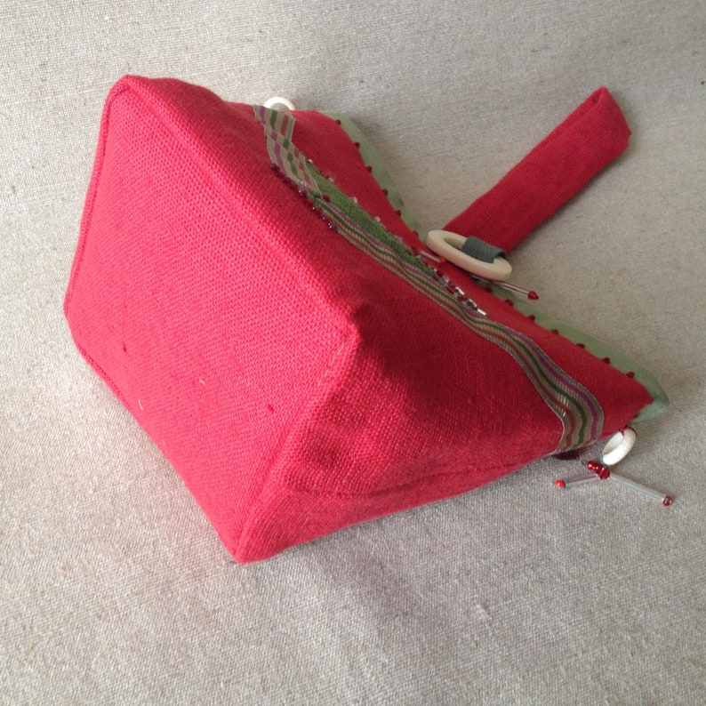 Small empty pocket decorative pocket in cherry red linen. image 6